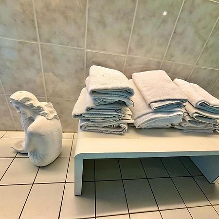 Magisches Doppelzimmer Mit Atemberaubender Wasserfall-Wand In Зелингенщад Екстериор снимка